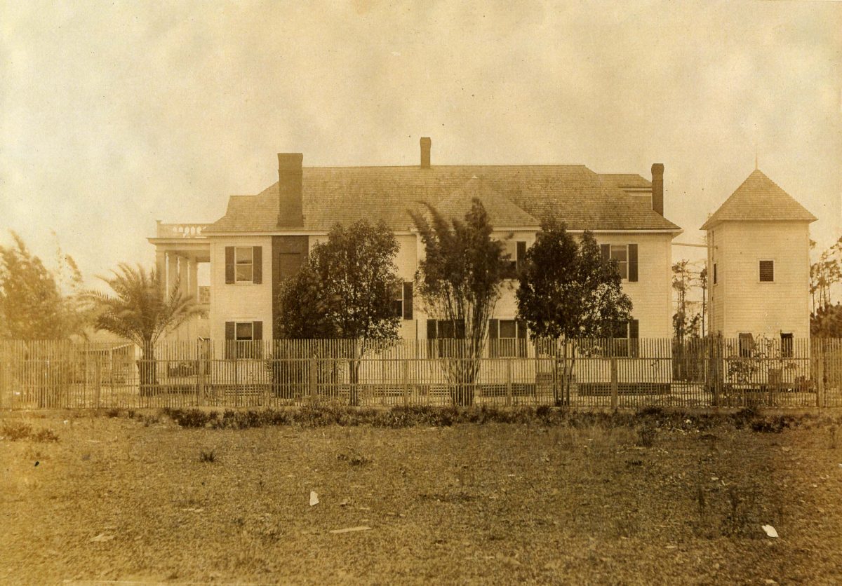 Utley White Mansion, Dupont